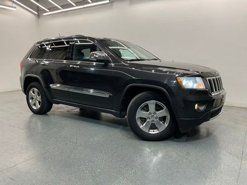 Used 2011 Jeep Grand Cherokee Limited AWD/4WD image 2