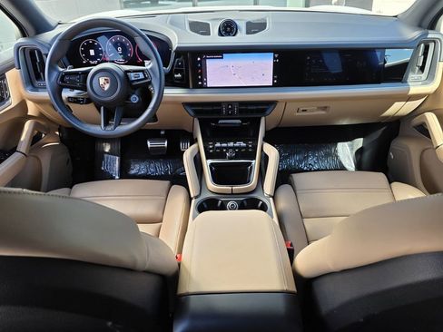 Used 2025 Porsche Cayenne S image 36