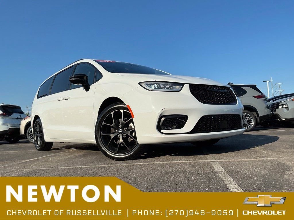 Used 2025 Chrysler Pacifica Limited FWD image 29