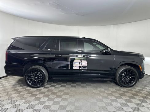 Used 2025 Cadillac Escalade ESV Sport AWD/4WD image 6