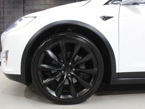 Used 2017 Tesla Model X 100D image 4
