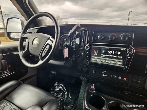 Used 2021 Chevrolet Express 2500 LS w/ Enhanced Convenience Package image 2