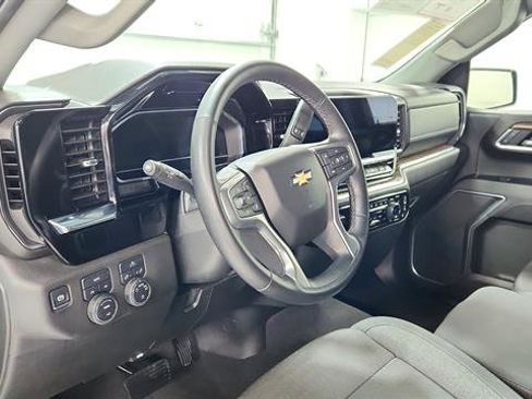 Used 2025 Chevrolet Silverado 1500 LT image 10