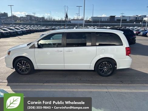 Used 2018 Dodge Grand Caravan SE image 8