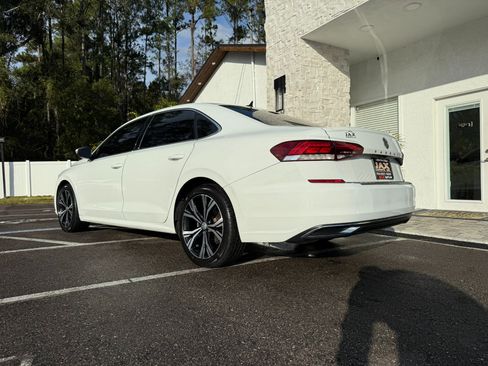 Used 2022 Volkswagen Passat 2.0T SE image 3