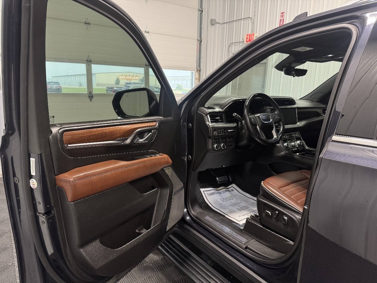 Used 2023 GMC Yukon Denali Ultimate AWD/4WD image 6