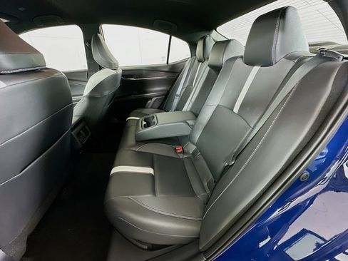 Used 2025 Toyota Camry SE FWD image 27