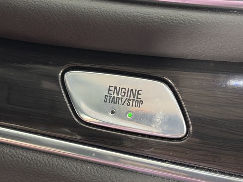 Used 2024 Buick Enclave Essence FWD image 28