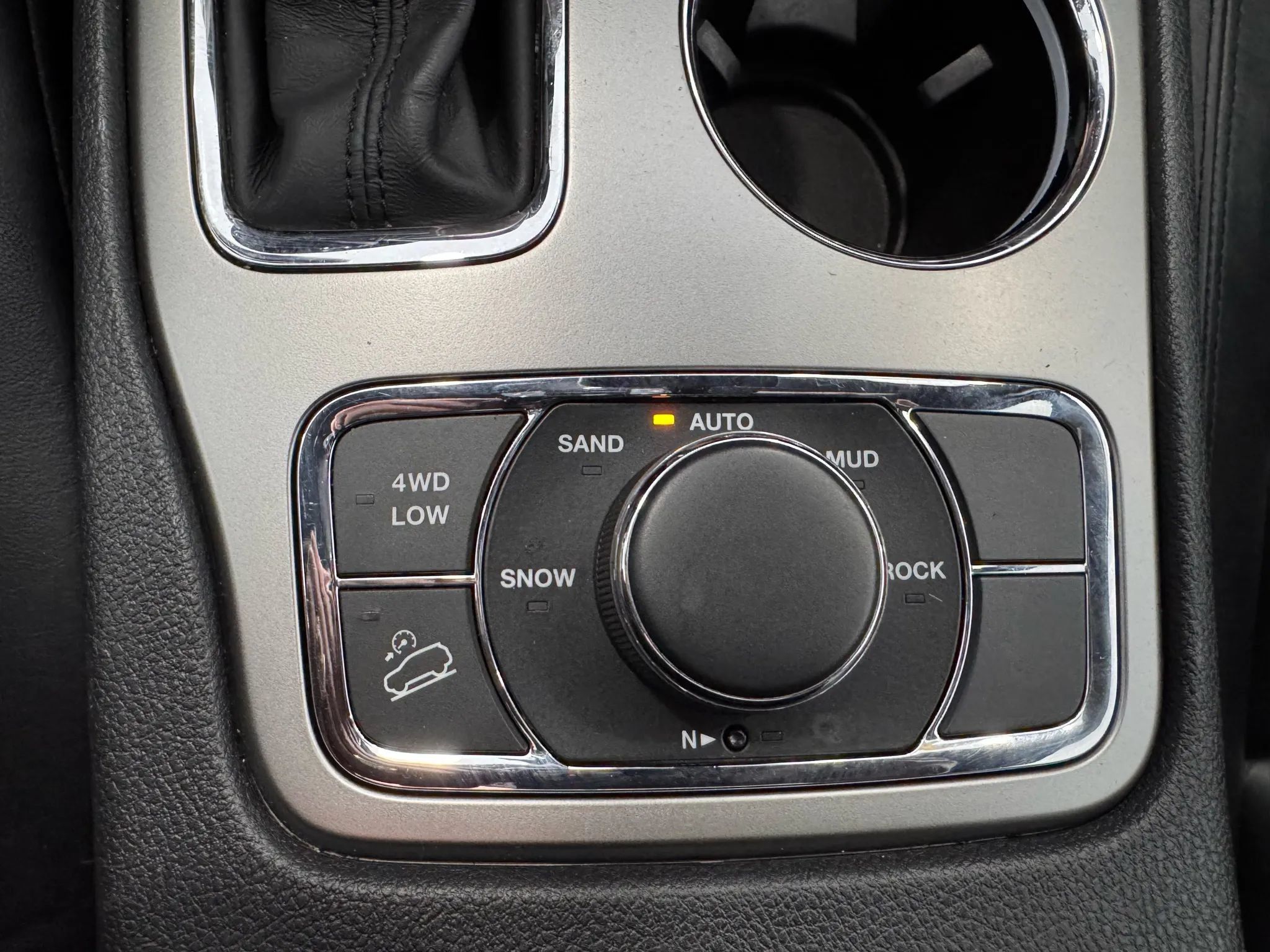 Used 2018 Jeep Grand Cherokee Limited AWD/4WD image 32