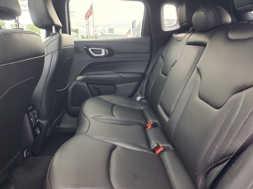 Used 2025 Jeep Compass Limited w/ Sun & Sound Group AWD/4WD image 27