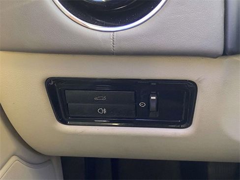 Used 2012 Jaguar XJ L image 18