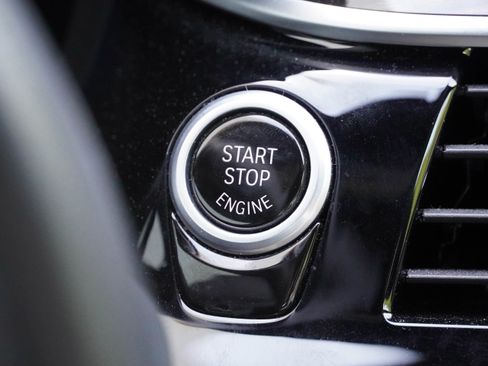 Used 2021 BMW 540i w/ Premium Package image 19