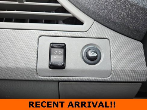 Used 2008 Chrysler Sebring Limited w/ Luxury Group image 31
