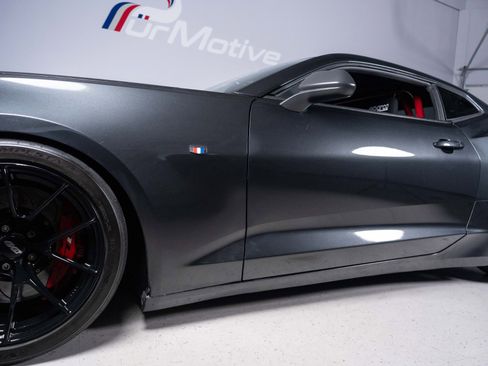 Used 2018 Chevrolet Camaro SS RWD image 8