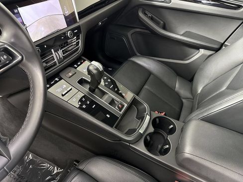 Certified 2024 Porsche Macan w/ Premium Plus Package AWD/4WD image 31