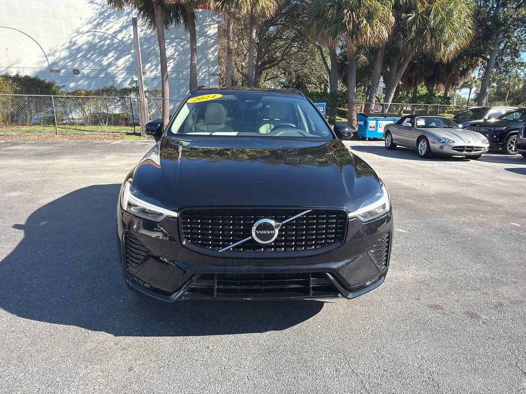Used 2024 Volvo XC60 B5 Core w/ Protection Package Premier AWD/4WD image 8