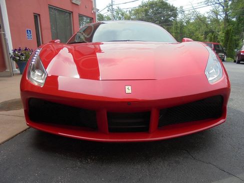 Used 2017 Ferrari 488 GTB RWD image 6