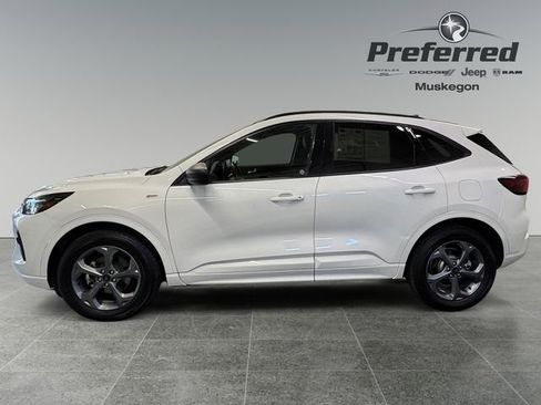 Used 2023 Ford Escape ST-Line w/ Tech Pack #1 AWD/4WD image 9