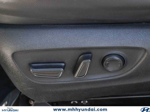 Used 2023 Toyota Highlander XLE FWD image 20