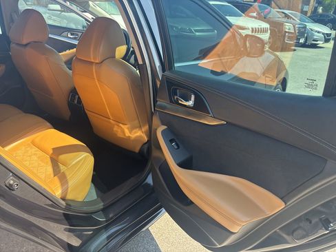 Used 2016 Nissan Maxima SR FWD image 17