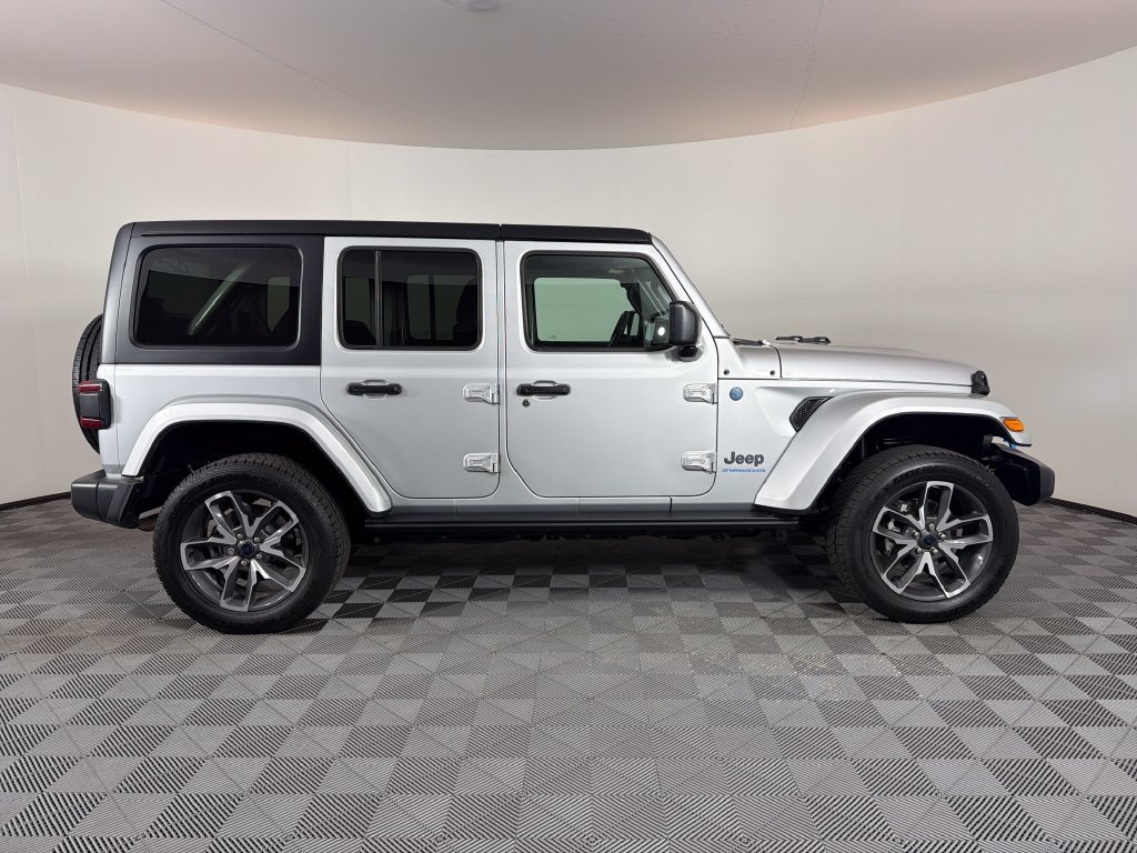 Used 2024 Jeep Wrangler Unlimited w/ Convenience Group AWD/4WD image 2
