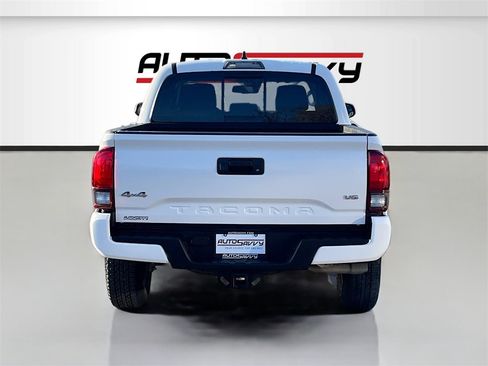 Used 2022 Toyota Tacoma SR5 w/ Technology Package image 6