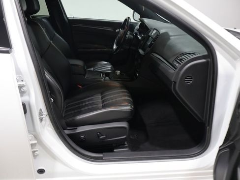Used 2019 Chrysler 300 S AWD/4WD image 21