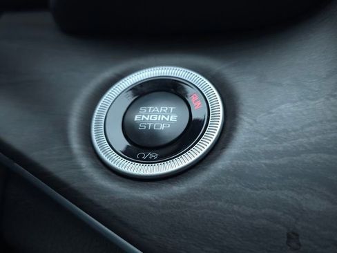 New 2025 Jeep Grand Cherokee Limited w/ Black Appearance Package image 38