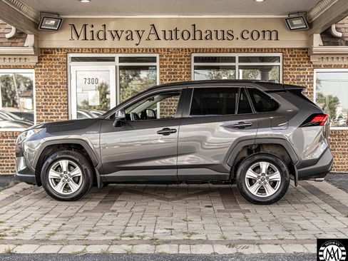 Used 2021 Toyota RAV4 XLE w/ Convenience Package AWD/4WD image 4