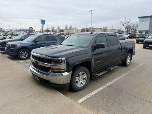 Used 2017 Chevrolet Silverado 1500 LT w/ Trailering Package image 2