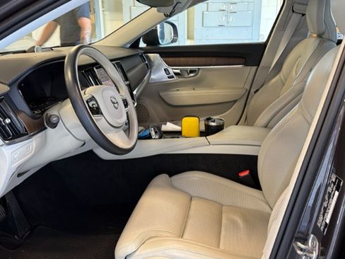 Certified 2022 Volvo V90 B6 Cross Country AWD/4WD image 2