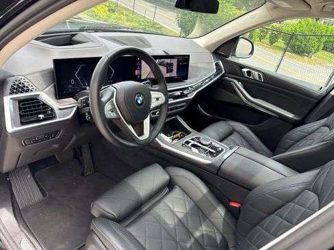 Certified 2023 BMW X7 xDrive40i w/ Premium Package image 9