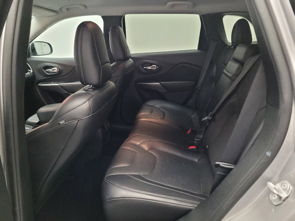 Used 2019 Jeep Cherokee Limited FWD image 18