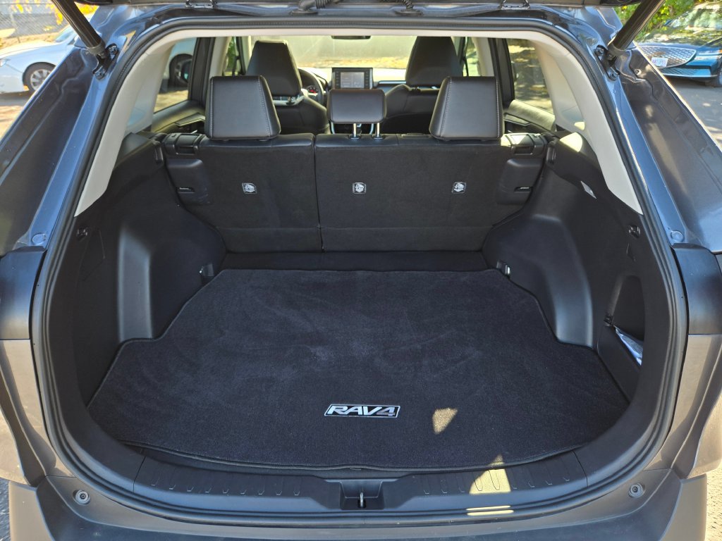 Used 2021 Toyota RAV4 XLE Premium FWD image 15