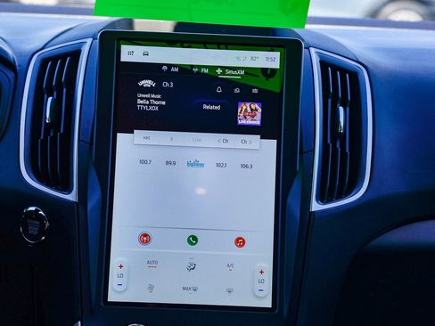 Used 2023 Ford Edge SE w/ Black Appearance Package image 14