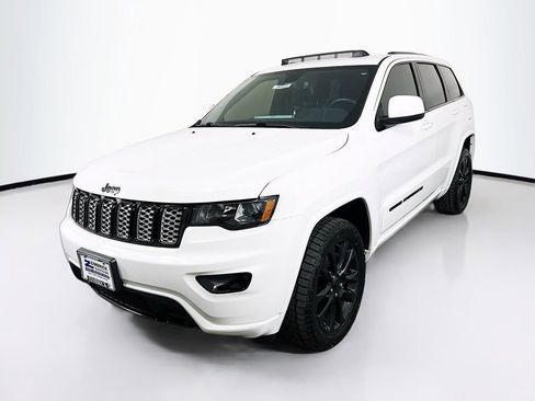 Used 2022 Jeep Grand Cherokee Laredo X image 3