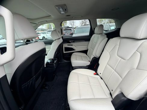 Used 2024 Kia Telluride EX w/ EX Captain's Chair Package image 26