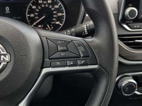 Used 2025 Nissan Altima 2.5 SV FWD image 25