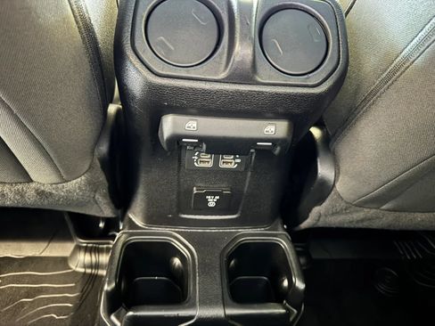Used 2020 Jeep Wrangler Unlimited Sahara AWD/4WD image 20