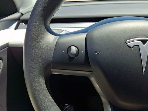 Used 2024 Tesla Model Y Long Range AWD/4WD image 23