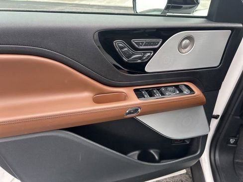 Used 2023 Lincoln Aviator Grand Touring w/ Equipment Group 301A image 4