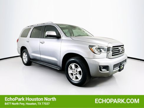 Used 2018 Toyota Sequoia SR5 w/ Carpet Cargo Mat Package image 1
