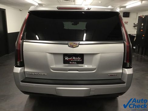 Used 2017 Cadillac Escalade Luxury image 9