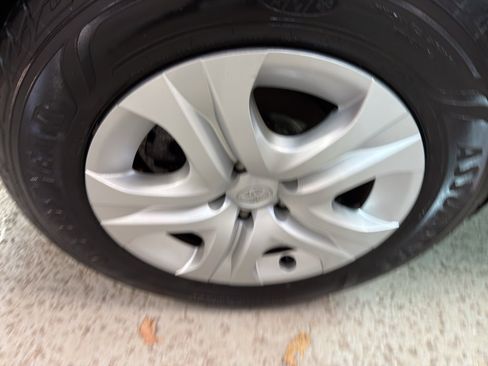 Used 2013 Toyota RAV4 LE image 34