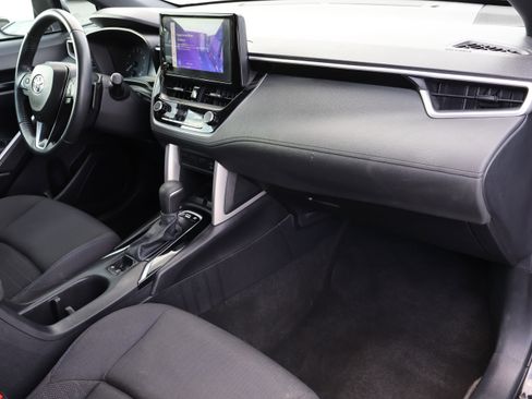 Used 2024 Toyota Corolla Cross SE image 11