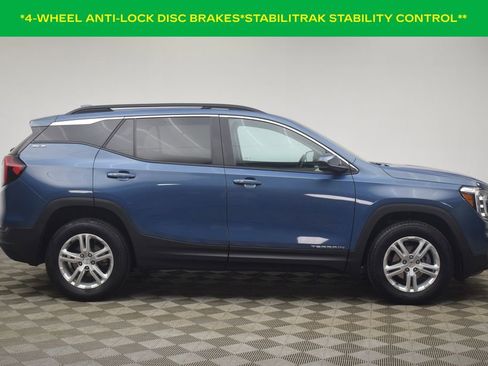 Used 2024 GMC Terrain SLE w/ Driver Convenience Package image 13