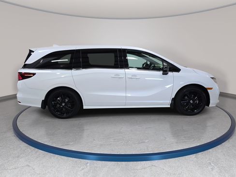 Certified 2024 Honda Odyssey Sport image 5