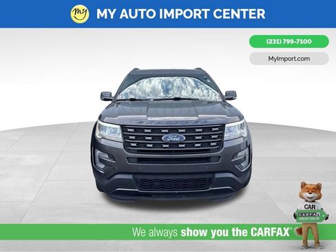 Used 2017 Ford Explorer XLT w/ Equipment Group 202A AWD/4WD image 2