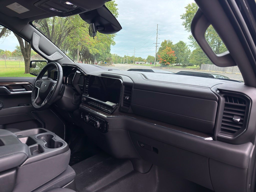 Used 2024 Chevrolet Silverado 1500 LT Trail Boss AWD/4WD image 31