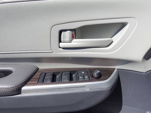 Used 2024 Toyota Sienna LE FWD image 15